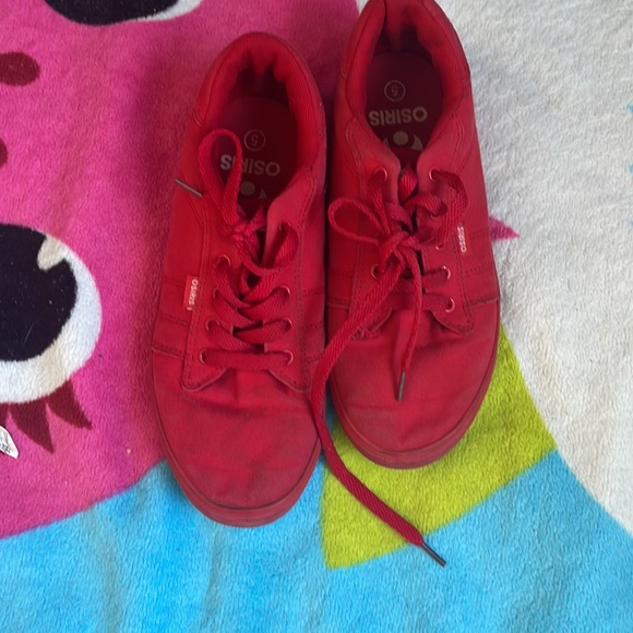 Red shoes - Picture 2 of 2